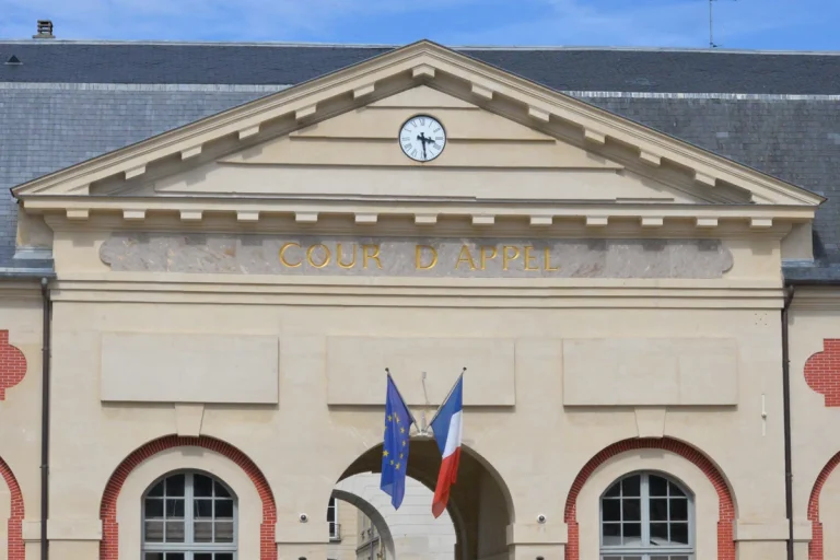 La cour d'appel de Versailles accueillera l'adaptation du livre "Romance".
