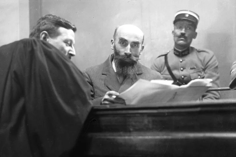 Henri Désiré Landru avec son avocat Vincent de Moro-Giafferri.
