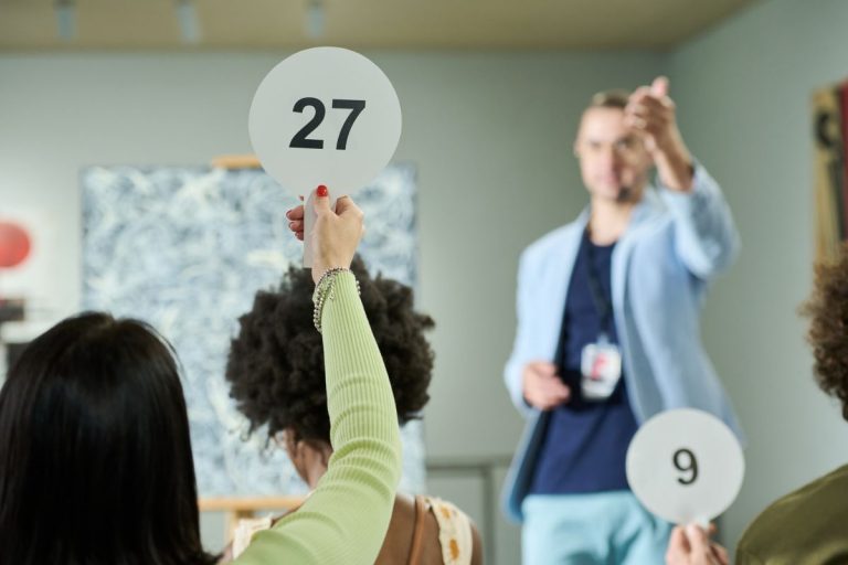 vente aux enchères organisée lundi 15 septembre à 18 heures, conjointement par l’Agence de gestion et de recouvrement des avoirs saisis et confisqués (Agrasc), la Direction de l’administration pénitentiaire (DAP) et la Direction de la protection judiciaire de la jeunesse (DPJJ).