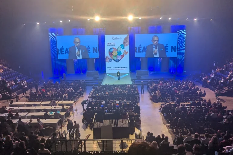 Jean Gasté sur la scène du 121e Congrès des notaires, à Montpellier.