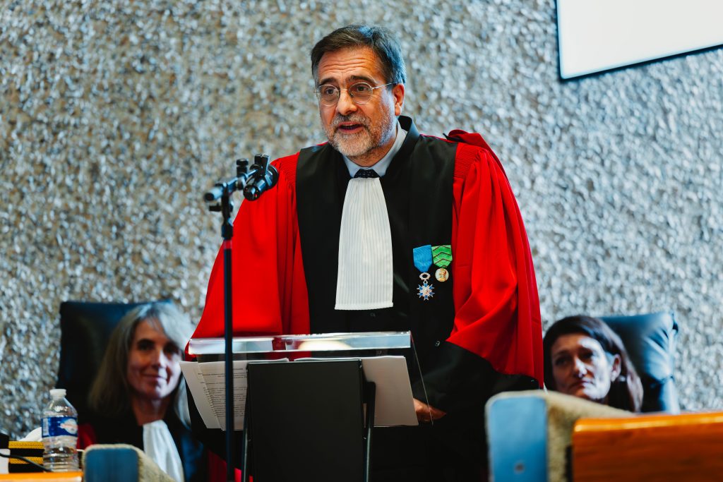 Damien Savarzeix, officiellement installé dans ses fonctions de procureur de la République au TJ de Créteil, prononce son discours, lundi 13 octobre 2025.