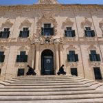 Quelle petite île méditerranéenne a connu de grands procès ?