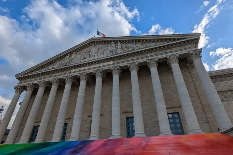L'amendement principal a été rejeté par 168 voix pour et 231 voix contre.