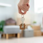 Quatre bailleurs du Val-d’Oise signent un partenariat avec le département pour reloger les femmes victimes de violences