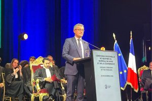 Gérald Darmanin est également revenu sur ce sujet sensible lors de l’audience du vendredi 28 novembre 2025 au théâtre du Châtelet, affirmant qu’il ne signerait pas le décret limitant les appels tant qu’aucun accord n’aurait été trouvé entre le gouvernement et les instances du barreau.