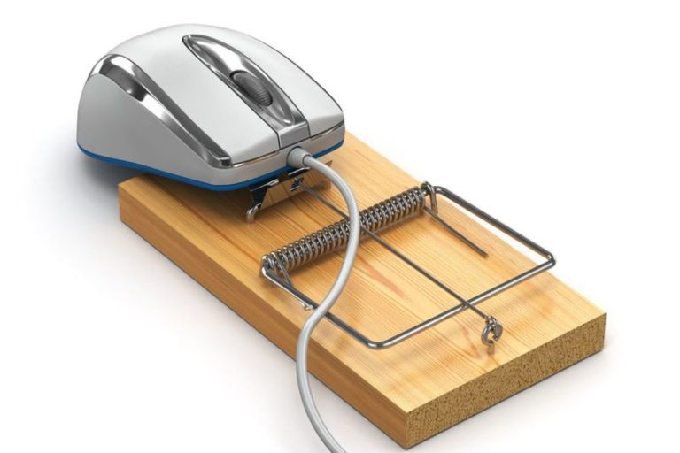 souris d'ordinateur arrivant sur un piège.