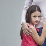 « J’aimerais bien revoir ma grand-mère » : face à la crise de la protection de l’enfance, l’association des magistrats de la jeunesse plébiscite le placement chez un proche