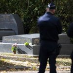 Un an d’emprisonnement avec sursis probatoire pour le profanateur de la sépulture de Robert Badinter