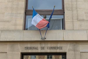L’expérimentation des tribunaux des activités économiques se poursuit jusqu'au 31 décembre 2028. En attendant. La façade du tribunal continue de porter l'appellation «&nbsp;tribunal de commerce&nbsp;».