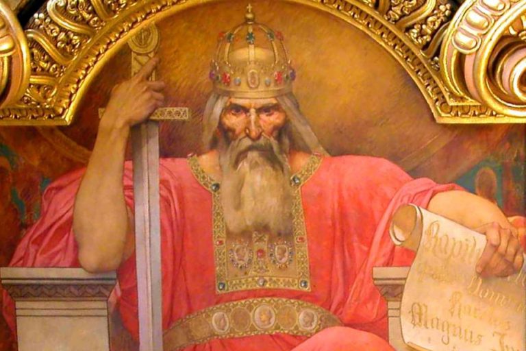 Charlemagne siégeant avec son épée et un capitulaire.