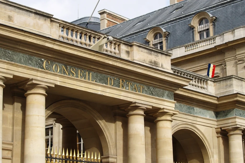 Le Conseil d'État a considéré que le Gouvernement avait agi dans la légalité.