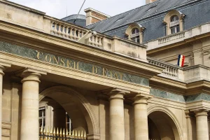 Le Conseil d'État a considéré que le Gouvernement avait agi dans la légalité.