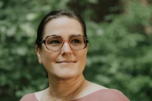 Nathalie Dubois travaille depuis 2017 au sein de Fnac Darty, après être passée par Monceau Assurances, M6 et TF1.