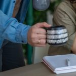 Pas de lien de subordination à prouver pour les conjoints salariés : une clarification bienvenue