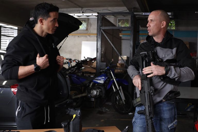 Le youtubeur le plus suivi de France a posté une nouvelle vidéo lors de laquelle il passe 24 heures avec des policiers de la Brigade anticriminalité dans le quartier de Grigny 2.