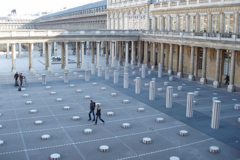 Les colonnes de Daniel Buren au Palais-Royal à Paris. © Étienne Madranges