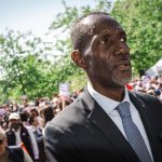 À Saint-Denis, le préfet appelle le maire à « reconsidérer » le retrait du portrait présidentiel