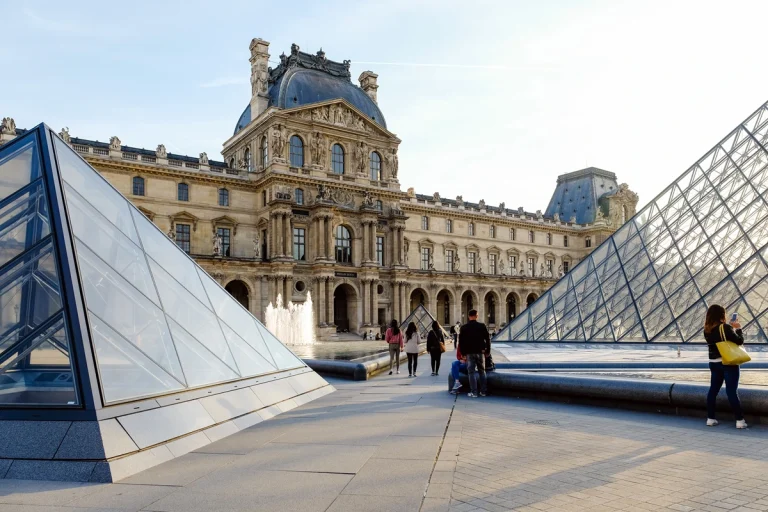 Un détenu s'était évadé le 13 mars dernier, alors qu'il était sur le chemin pour accéder au musée du Louvre dans le cadre d'une permission de sortie.