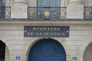 Avec cette hausse, la trajectoire prévue par la loi d'orientation et de programmation du ministère de la justice devrait être dépassée.