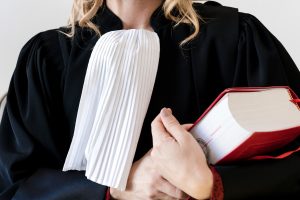 Le rapport de la commission Collaboration aboutissant à cette décision avait été adopté à l'unanimité par l'assemblée générale du CNB.