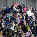 « Notre pays ouvre une voie » : le Parlement approuve la loi contre la mode éphémère, ciblant les grandes plateformes textiles asiatiques