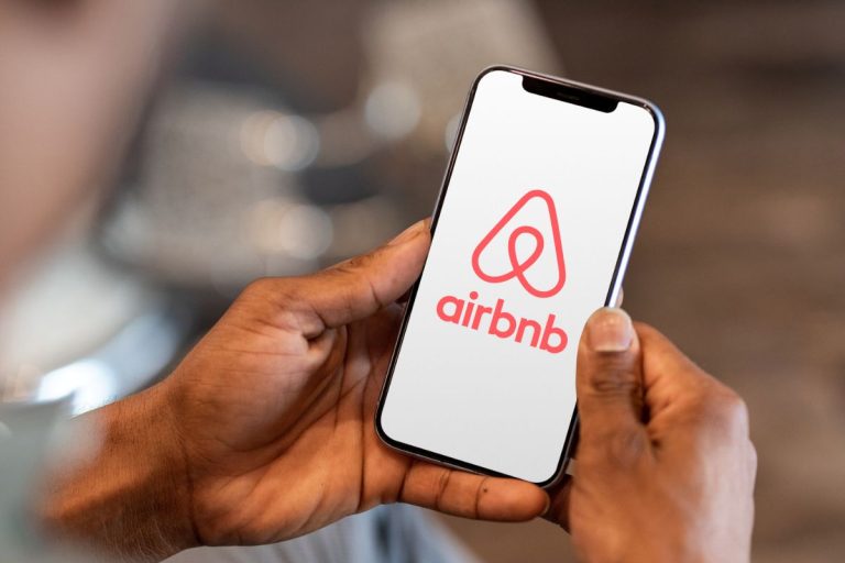 le Conseil constitutionnel a jugé conformes à la Constitution les dispositions ayant servi de fondement à l'amende de 8,6 millions d'euros infligée à Airbnb.