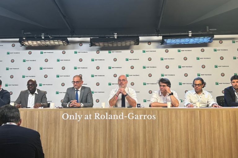 image conférence de presse des experts-comptables