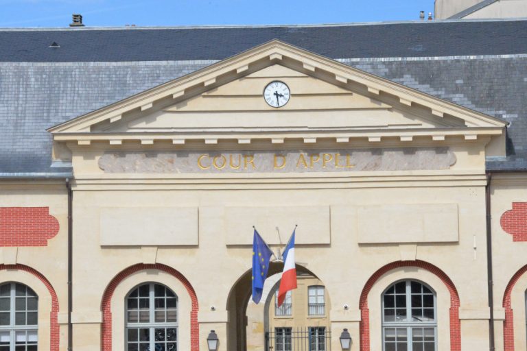 Le frontispice de la cour d'appel de Versailles