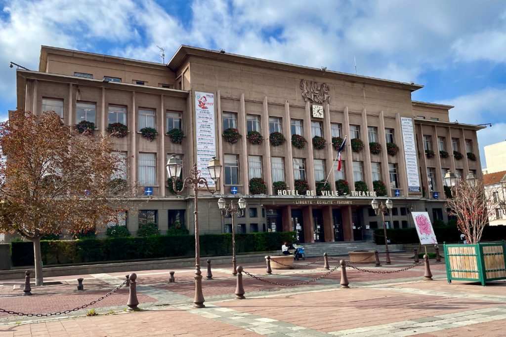 L'hôtel de ville de Poissy, en octobre 2023.