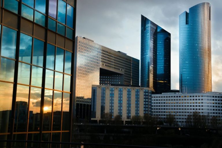 buildings de grandes compagnies. stocklib 27064101-M