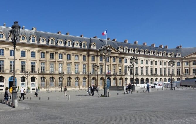La place Vendôme rend hommage au juriste français Cambacérès à travers une exposition