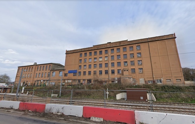À Saint-Cyr-l'École, la démolition du moulin de Saint-Cyr s’apprête à entrer dans sa dernière phase