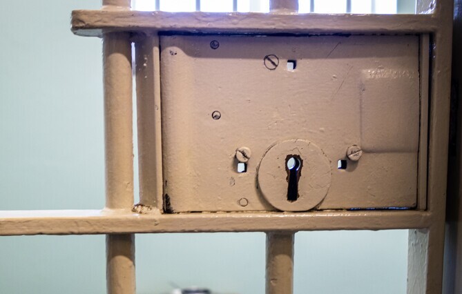 Prison de Fresnes : plus d’un an après la mort d’un détenu, le parquet de Paris ouvre une information judiciaire